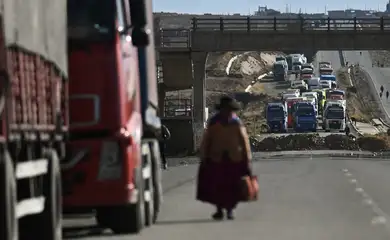 Bloqueios e pressão popular exigem renúncia do presidente da Bolívia